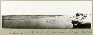 Kijken over Turkse loopgraven vanaf Samson Ridge, september 1917 door Capt. Arthur Rhodes